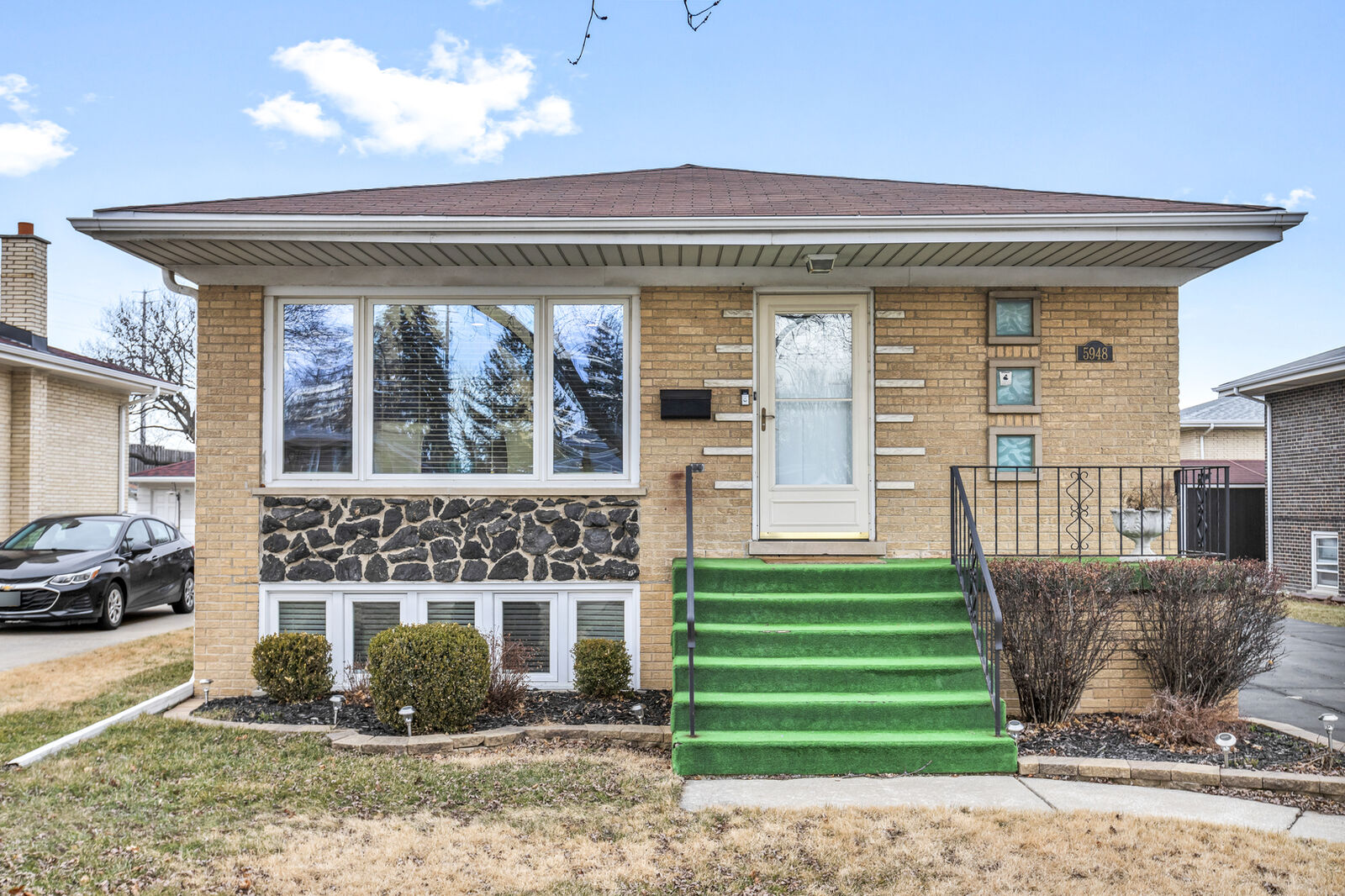 Property Photo: 5948 W Maple Avenue IL 60163