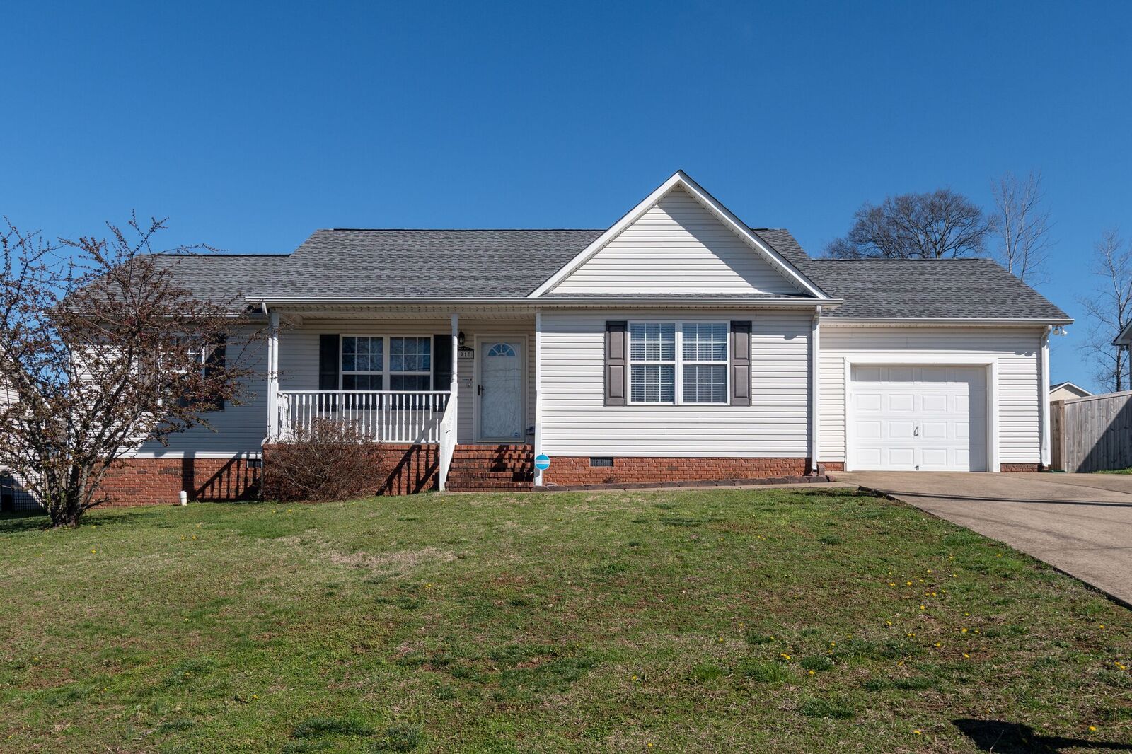 Property Photo: 1910 Sheffield Ln TN 38401