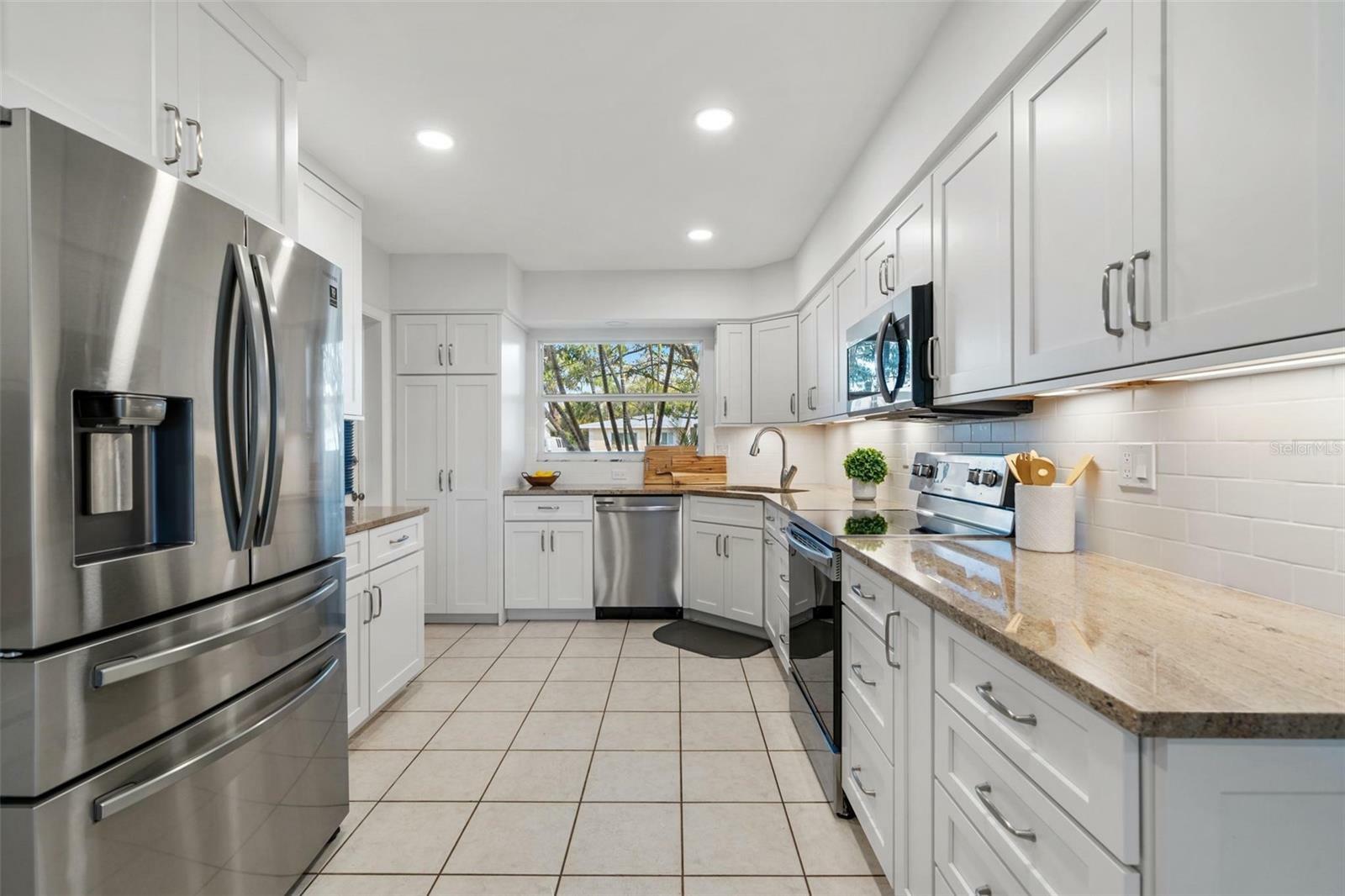 Property Photo: 112 Alba Street E FL 34285