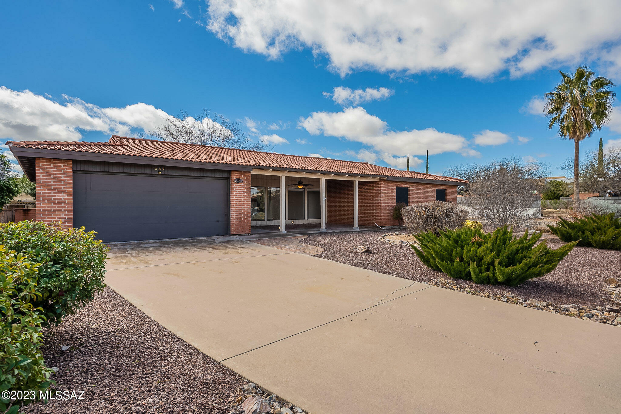 Property Photo:  835 N Calle Canela  AZ 85614 