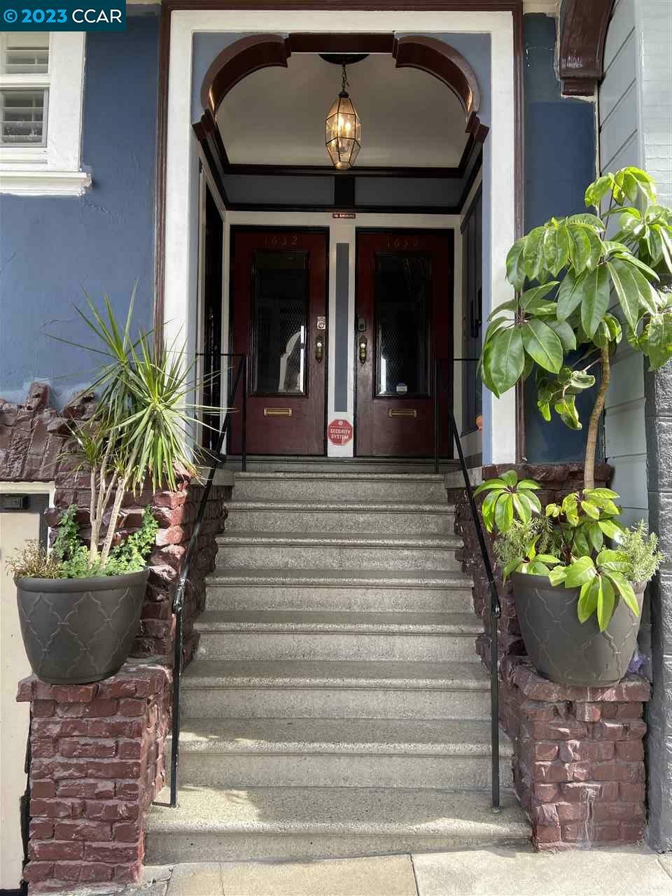 Property Photo: 1630 Hyde St CA 94109-2638