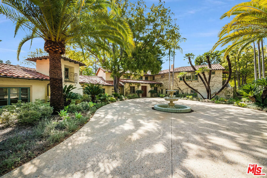 Property Photo: 801 Tarcuto Way CA 90077