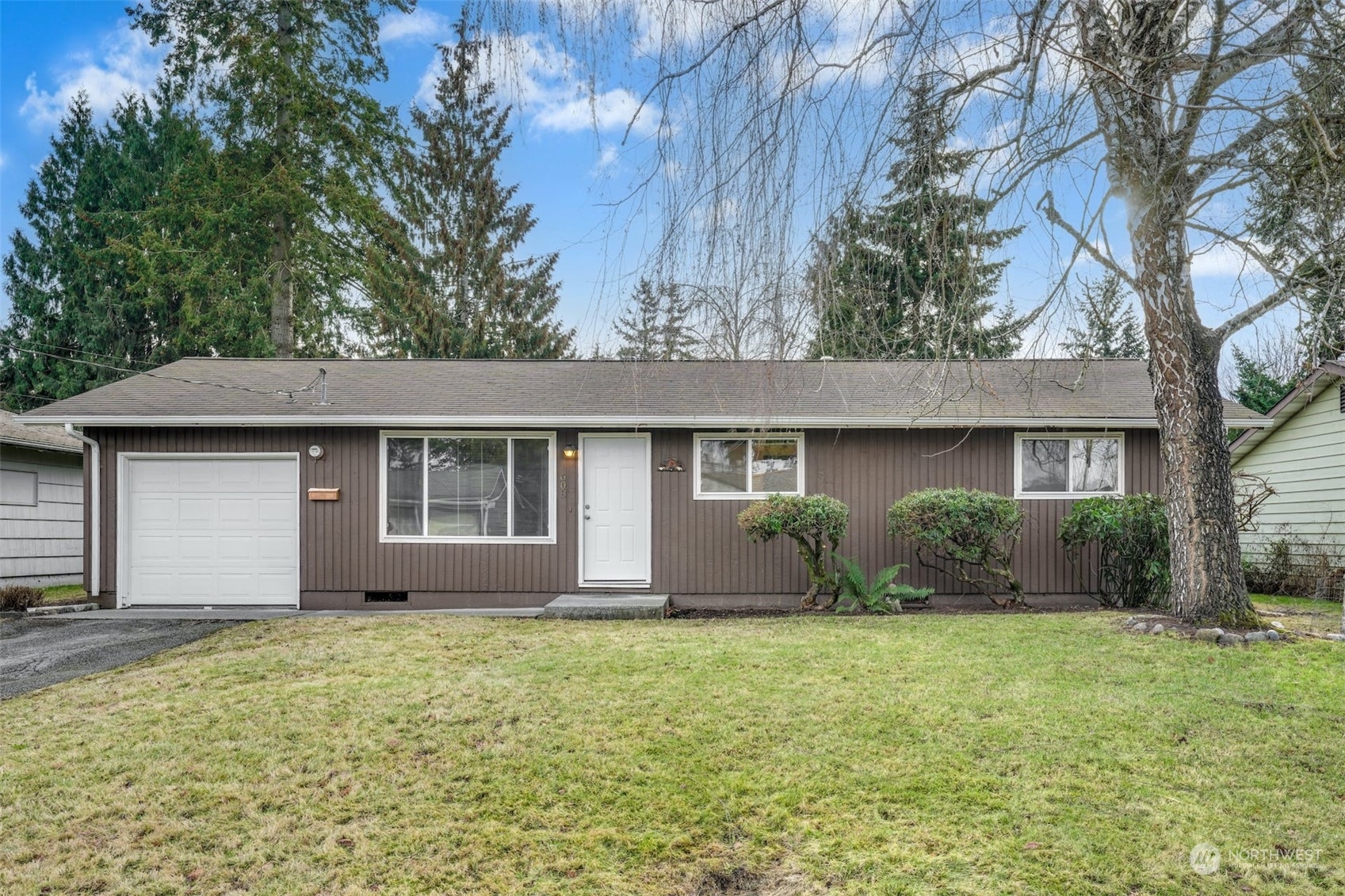 Property Photo:  608 22nd Street SE  WA 98002 