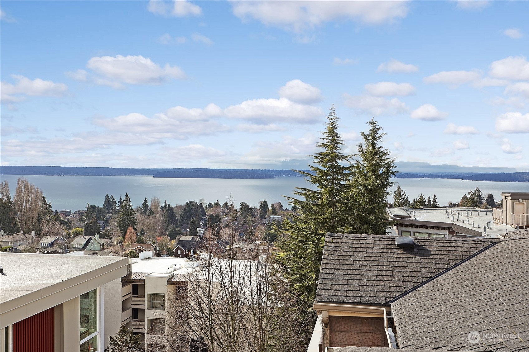 Property Photo:  5016 California Avenue SW 504  WA 98136 