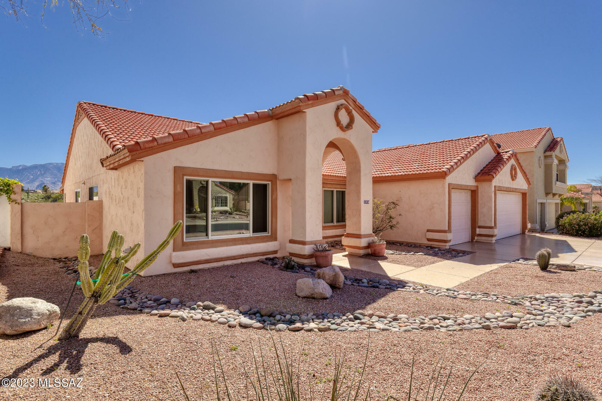 Property Photo: 11910 N Deerclover Lane AZ 85737