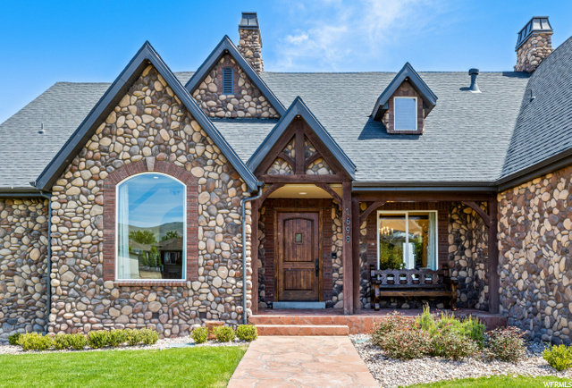Property Photo: 1698 S Amanda Ln E UT 84045