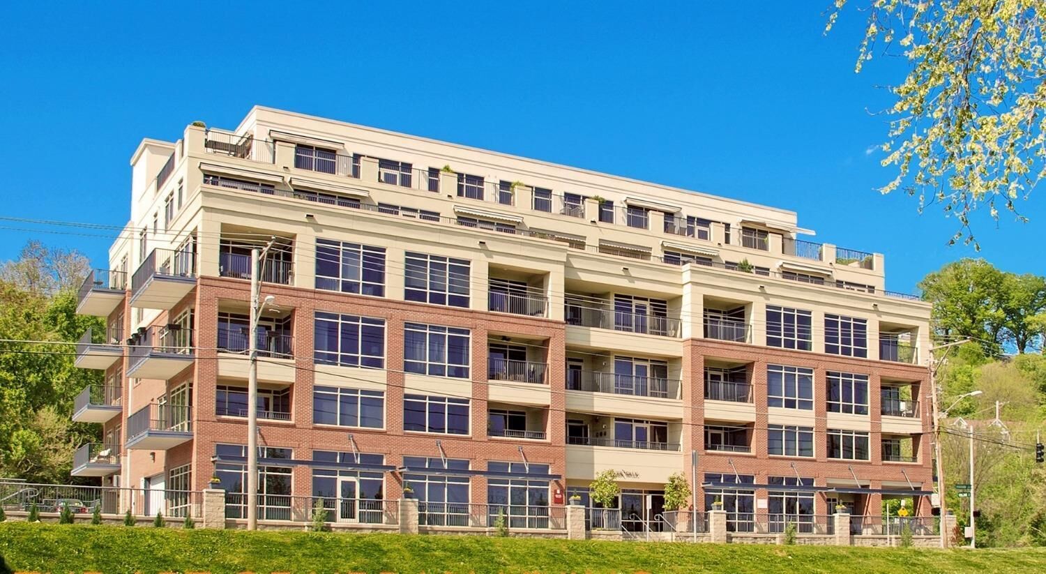 Property Photo:  2260 Riverside Dr 301  OH 45202 