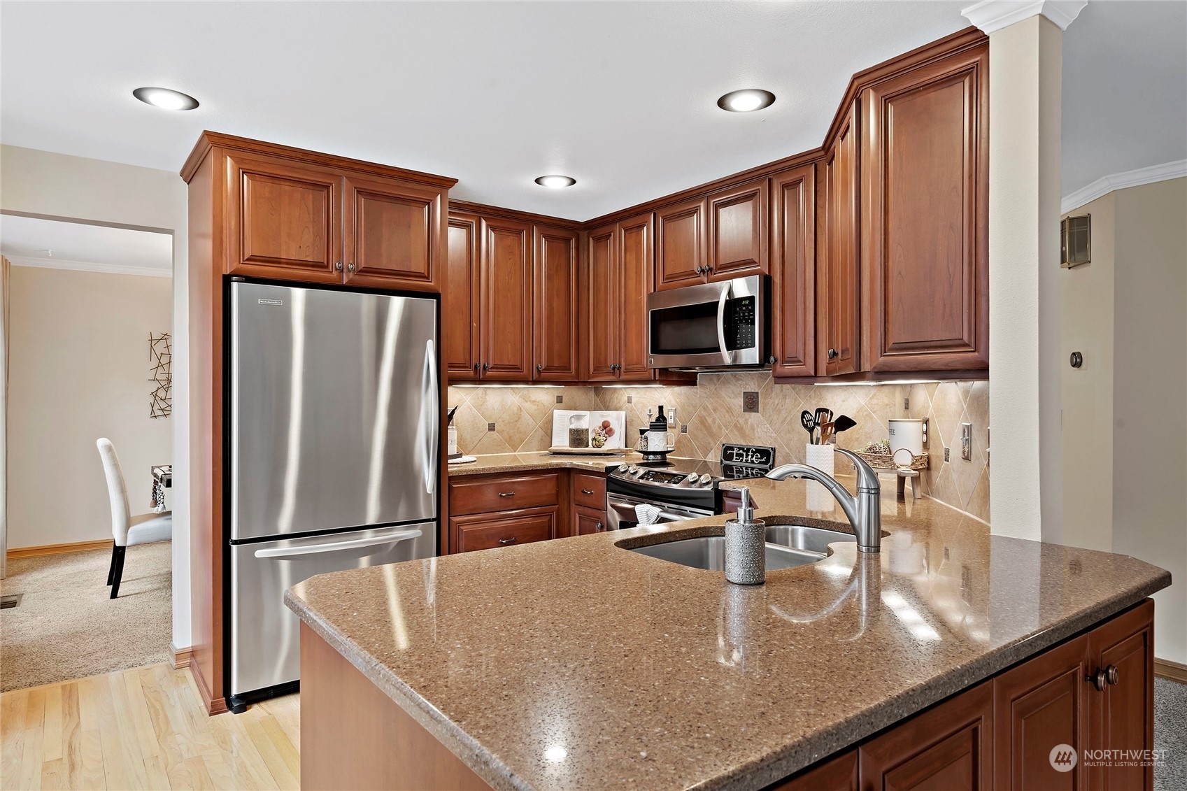 Property Photo: 21524 NE 9th Place WA 98074