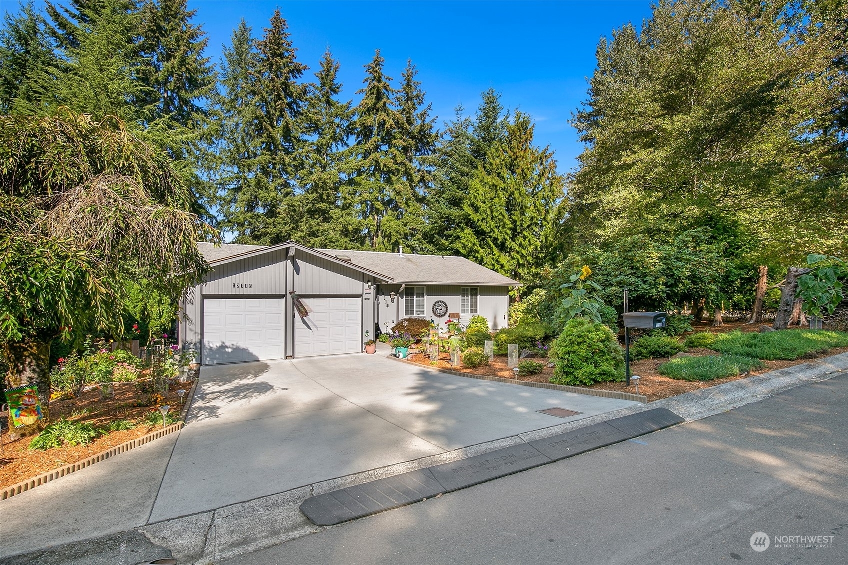 Property Photo:  12116 NE 68th Place  WA 98033 