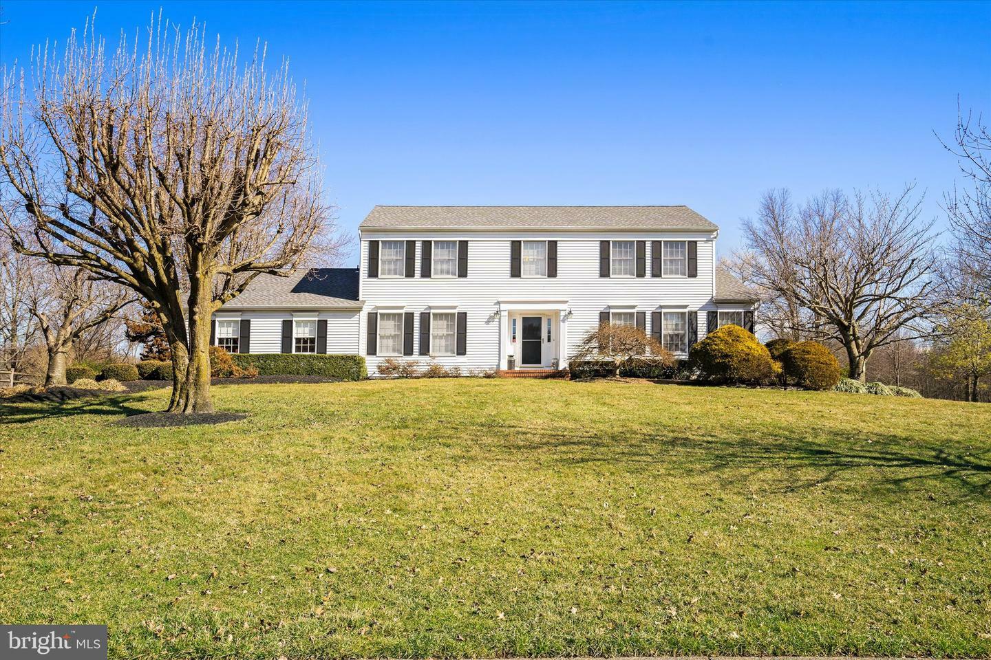 Property Photo:  44 Washington Drive  NJ 08512 