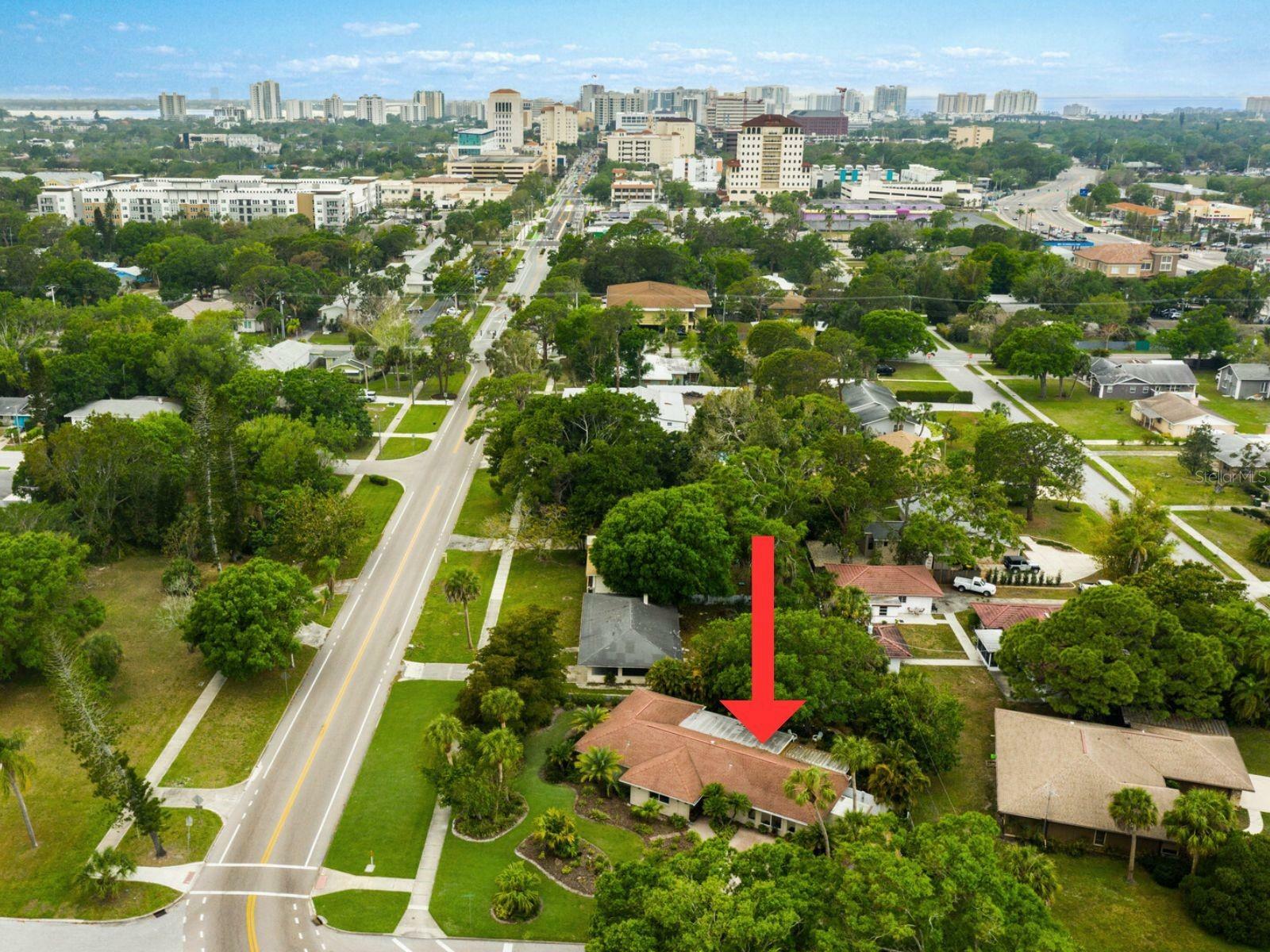 Property Photo:  90 S Jefferson Avenue  FL 34237 