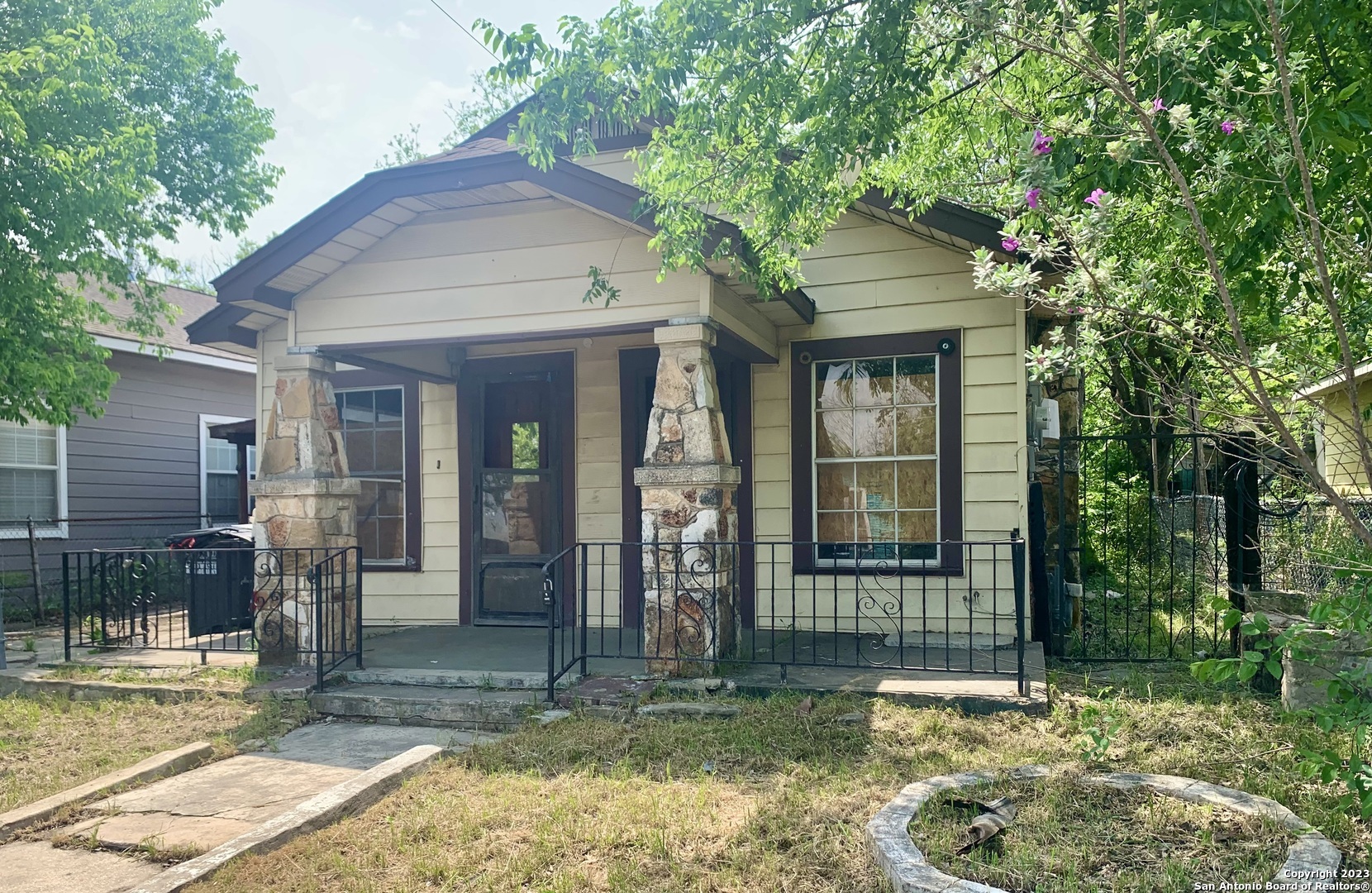 3222 W Martin St  San Antonio TX 78207 photo