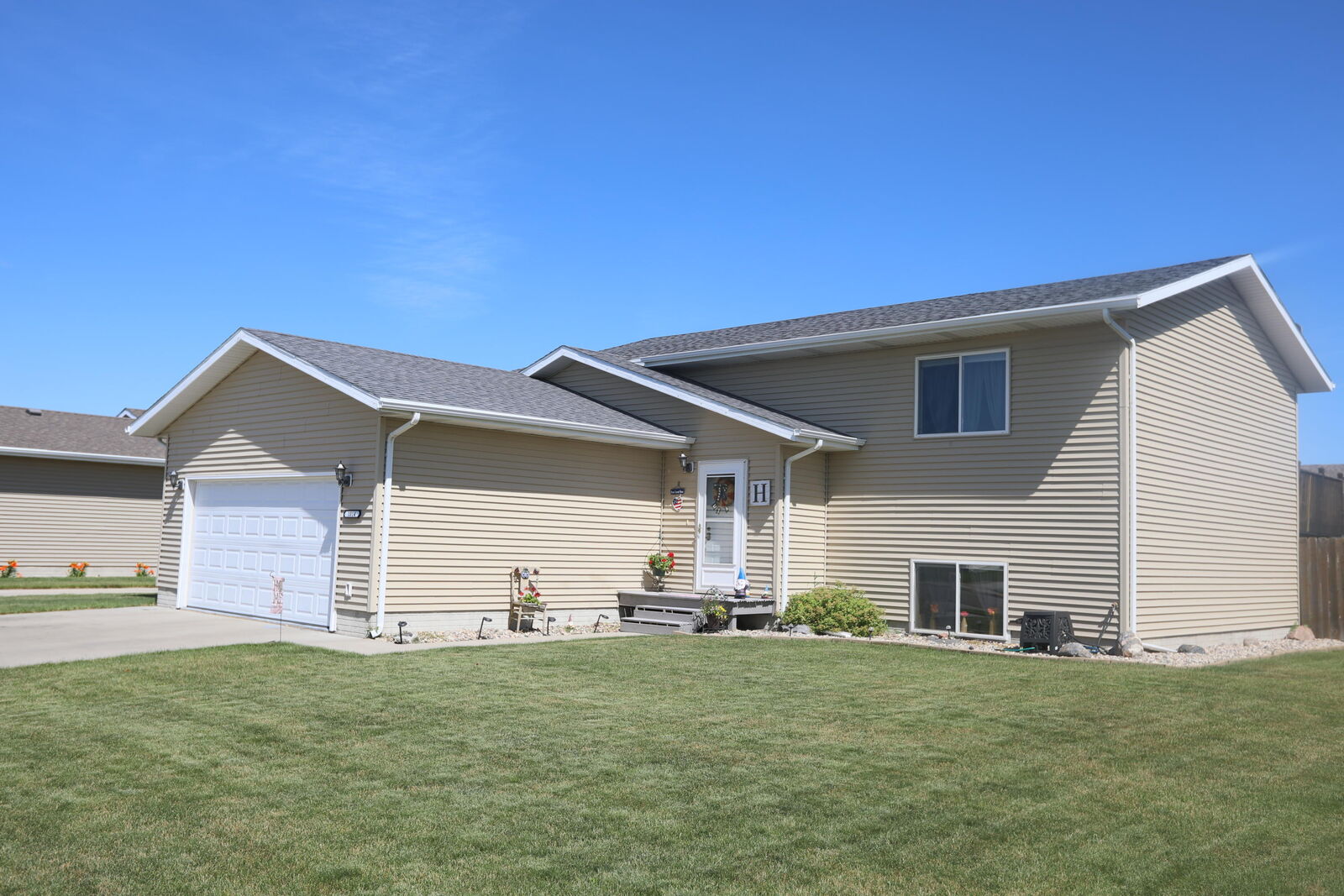Property Photo: 1014 Ash Ln SD 57401