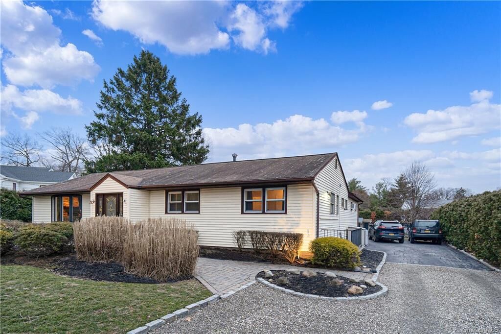 3 bed West Nyack home for sale 6 Debra Lee Court, West Nyack, NY 10994