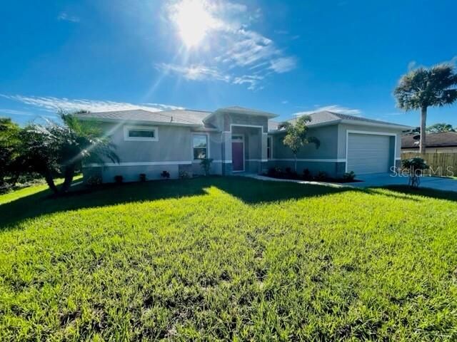 Property Photo: 5427 Jacaranda Avenue FL 34291