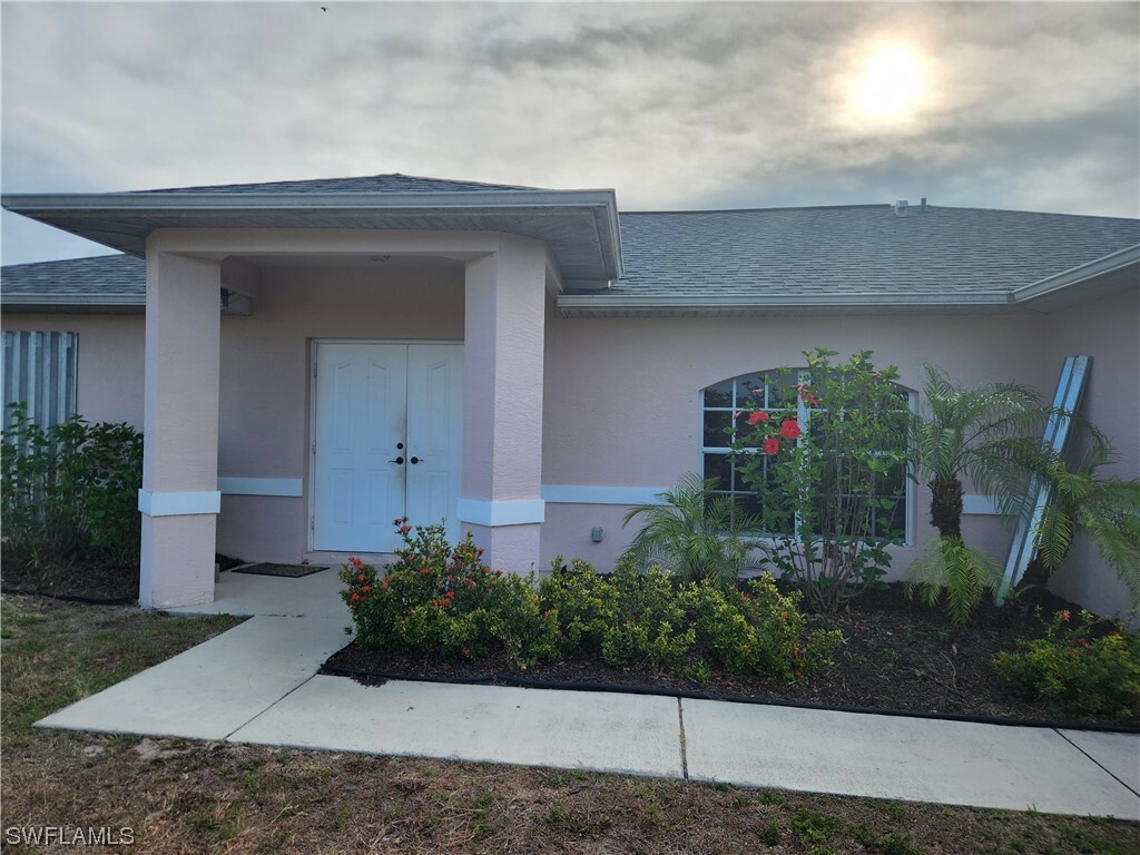 Property Photo:  1113 SW 10th Place  FL 33991 