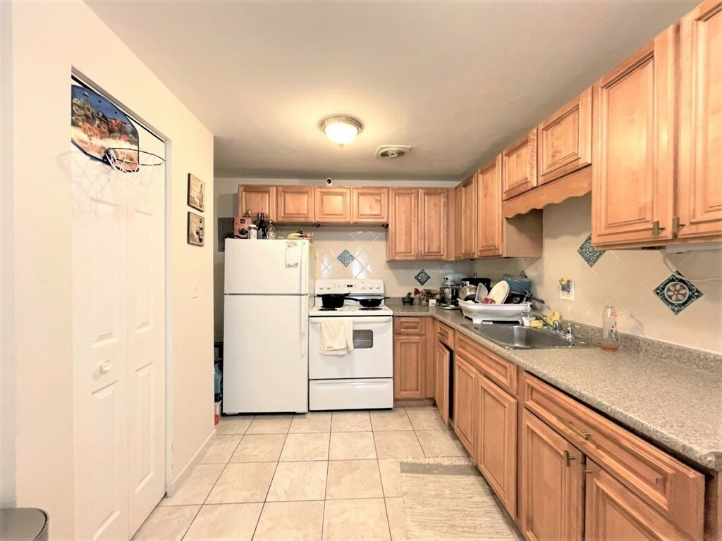Property Photo:  17 Carey Ave G3  MA 02472 