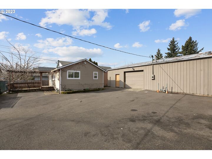 3 bed Portland home for sale 18221 SE Pine St, Portland, OR 97233