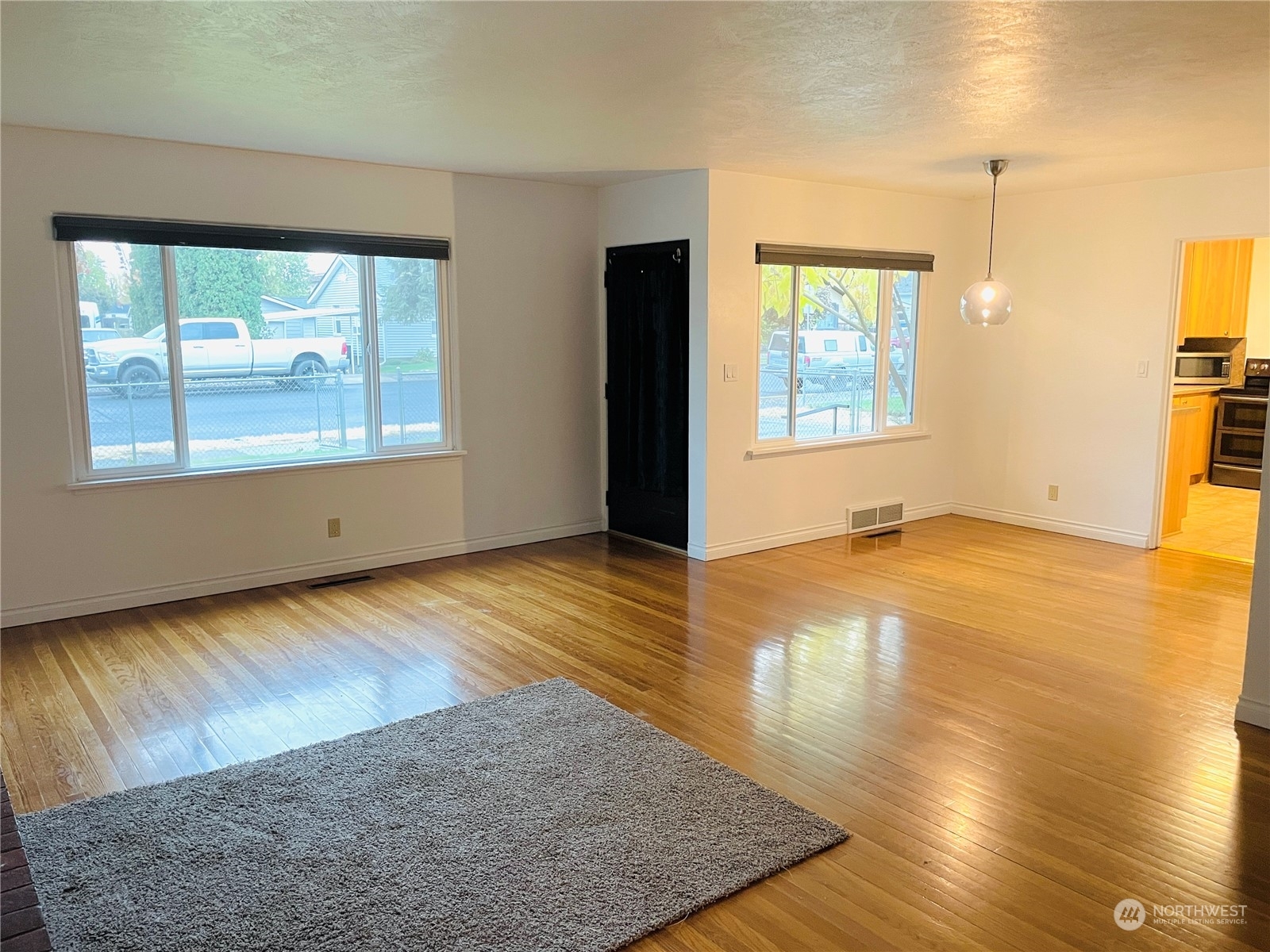 Property Photo: 1438 Hobson Street WA 99362