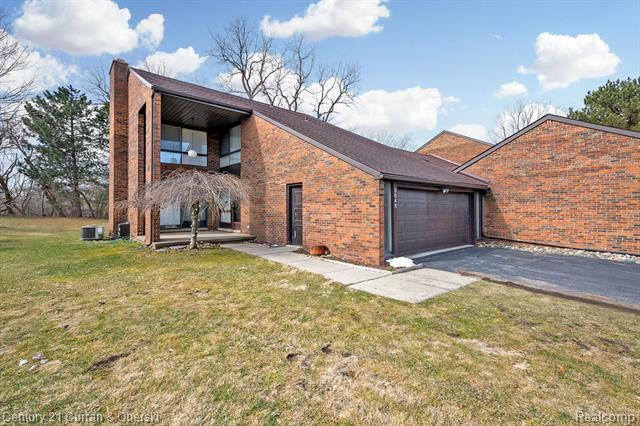 Property Photo:  3046 Lindenwood Drive  MI 48120 