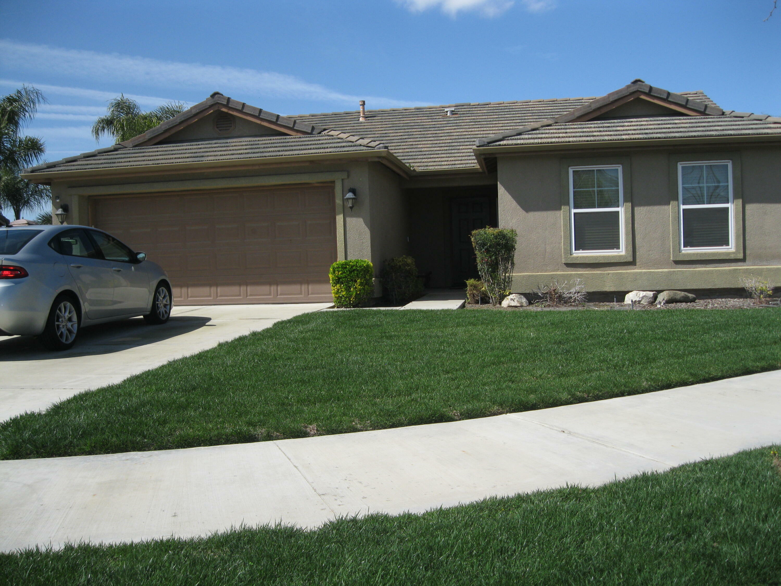 Property Photo:  4035 S Creekside Court  CA 93277 