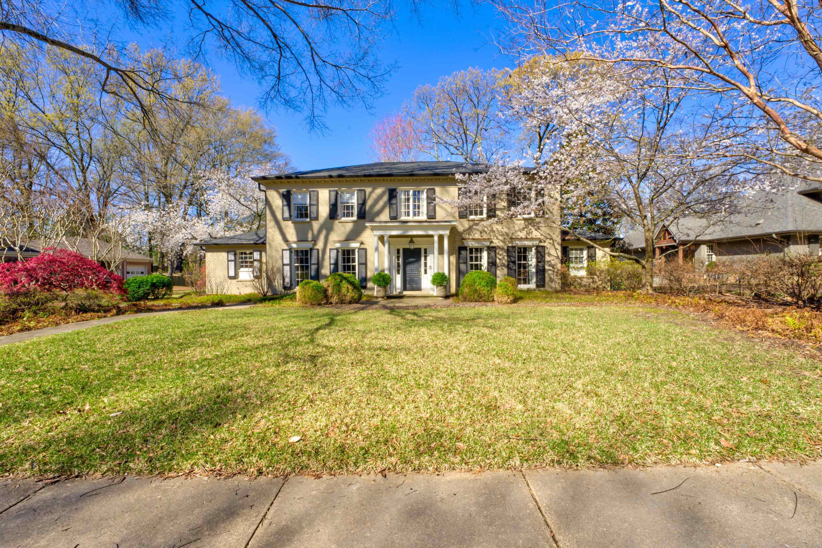 Property Photo:  2041 Old Oak Dr  TN 38119 