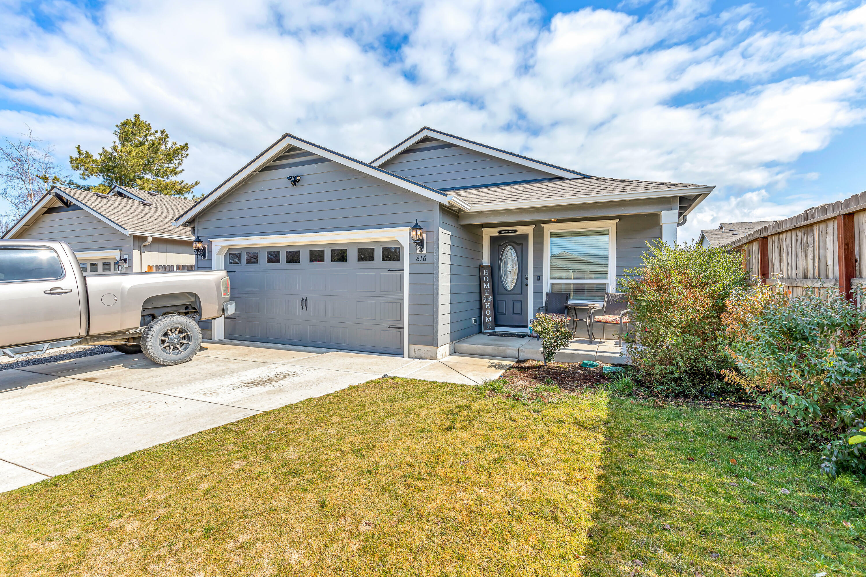 Property Photo:  816 Nicholas Lee Drive  OR 97501 