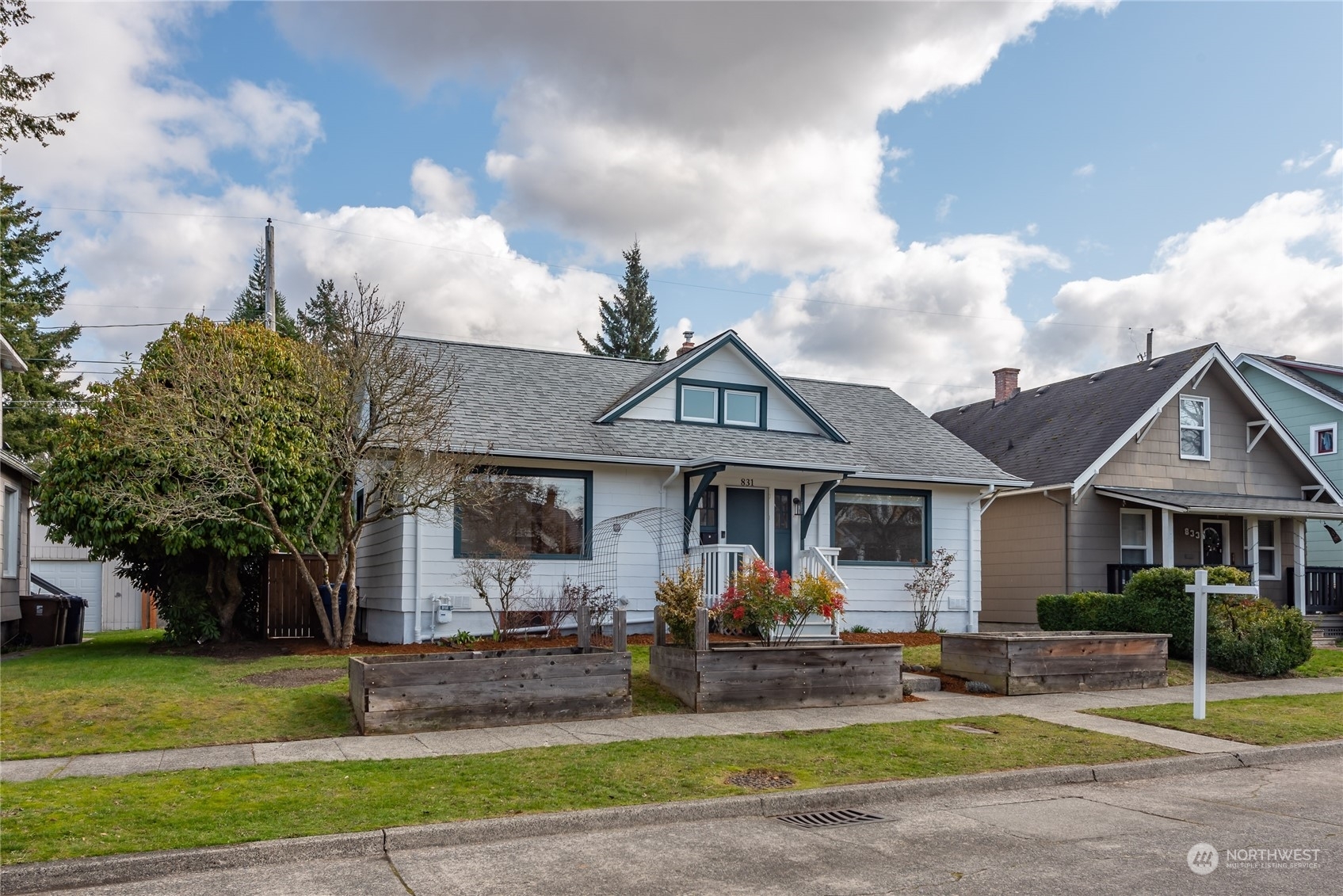 Property Photo:  831 S Oakes Street  WA 98405 