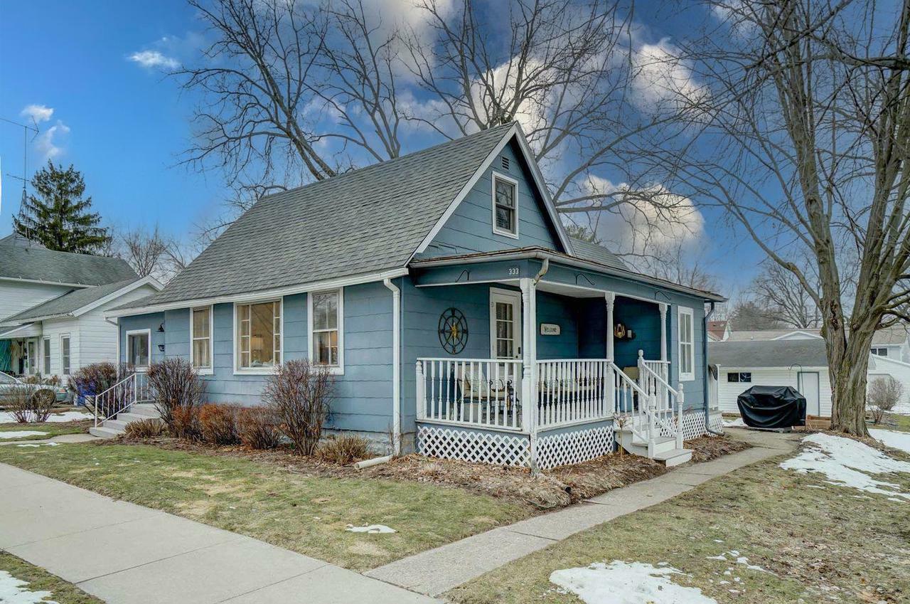 Property Photo:  333 5th St  WI 53913 