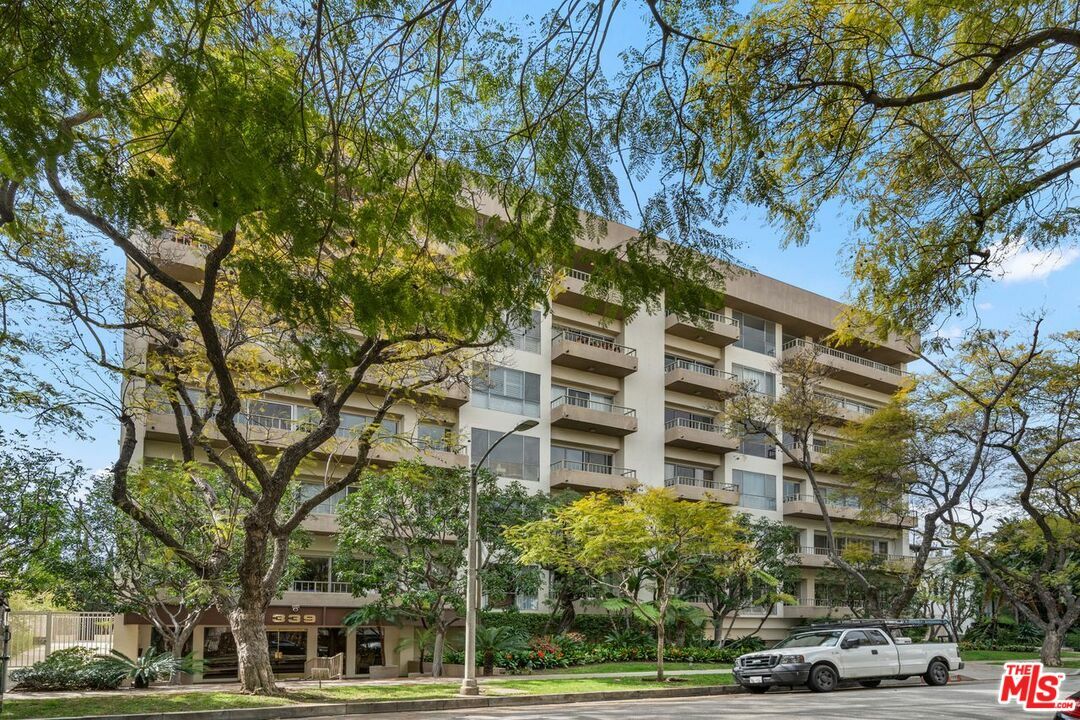 Property Photo: 339 N Palm Dr 302 CA 90210