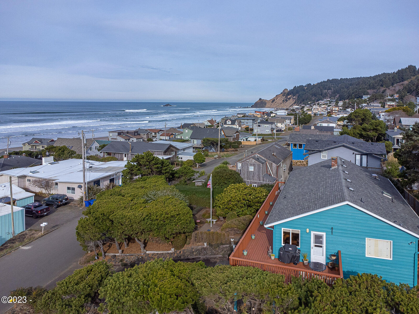 Property Photo: 6250 NE Mast Avenue OR 97367