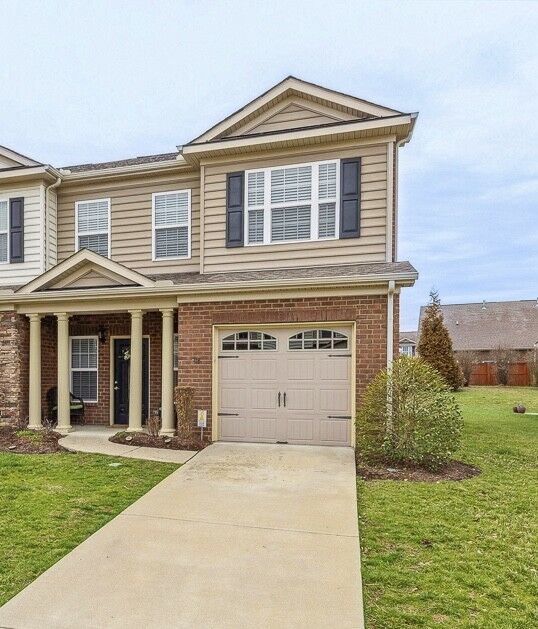 Property Photo: 818 Meadowcrest Way TN 37090