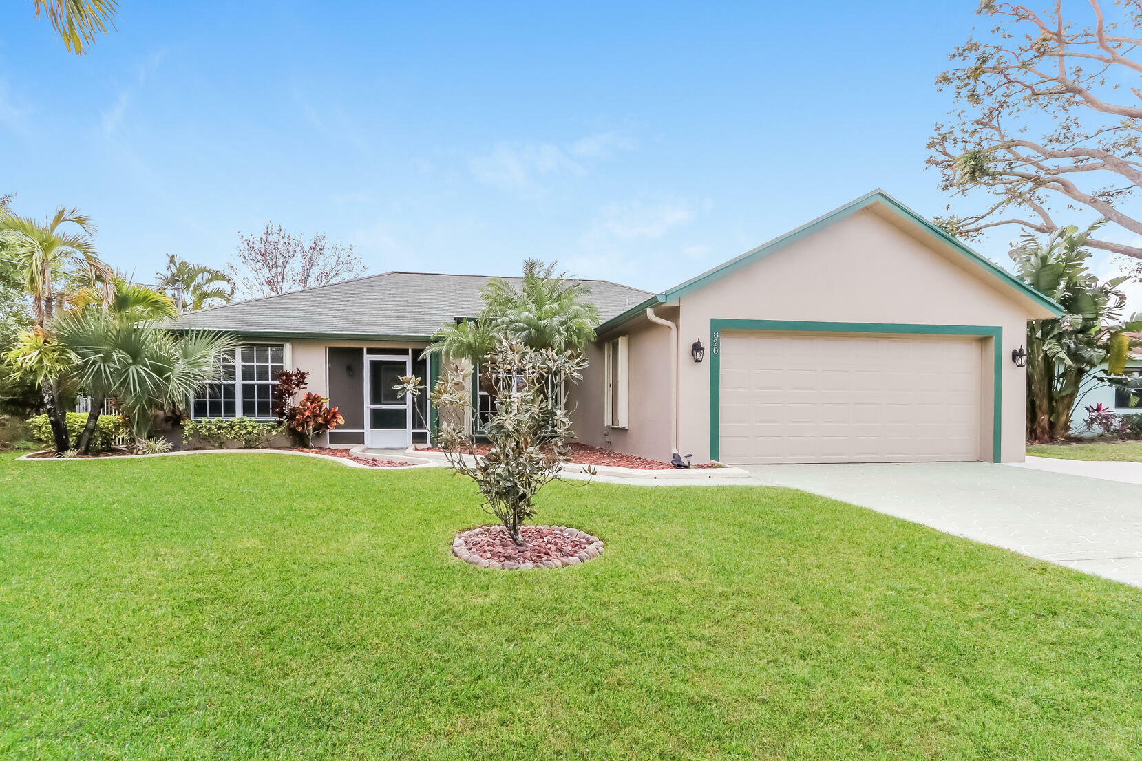 Property Photo:  820 SW Dalton Avenue  FL 34953 