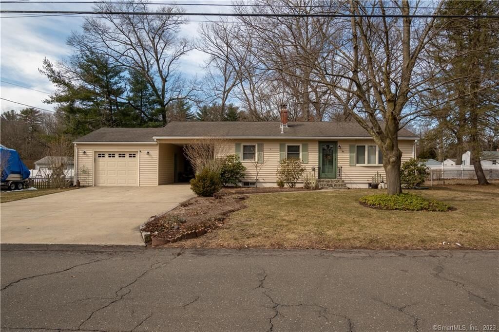 Property Photo: 10 Glen Oak Drive CT 06082