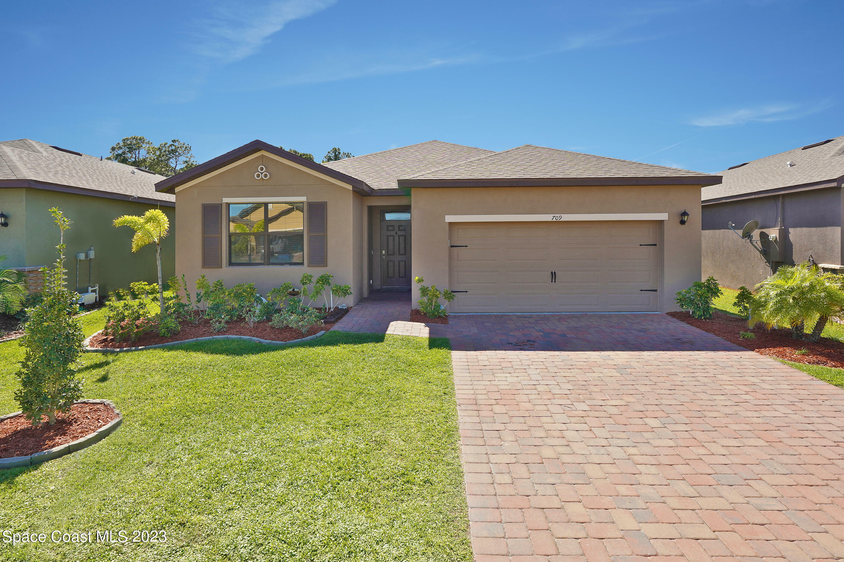 Property Photo:  709 Acadia Court SE  FL 32909 