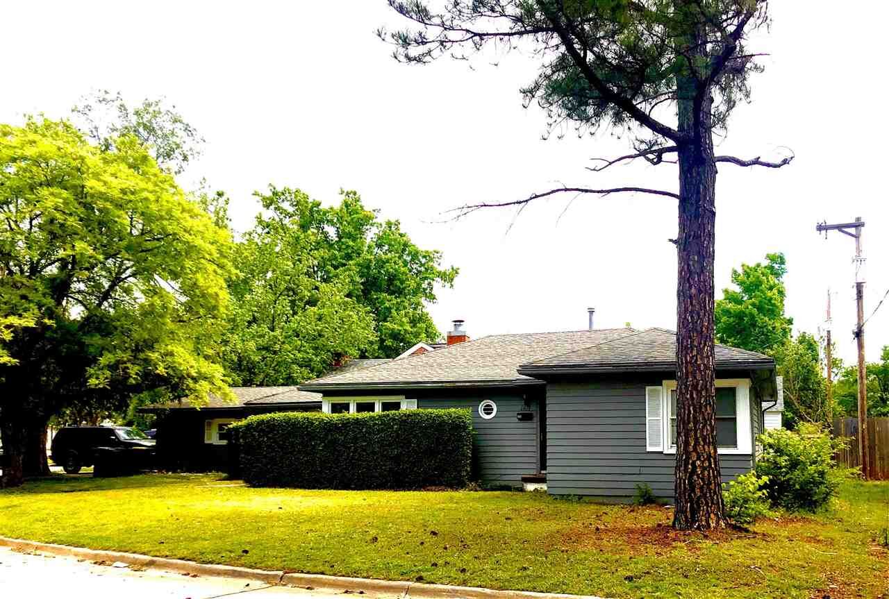 Property Photo: 1817 W Arrowhead Avenue OK 74074