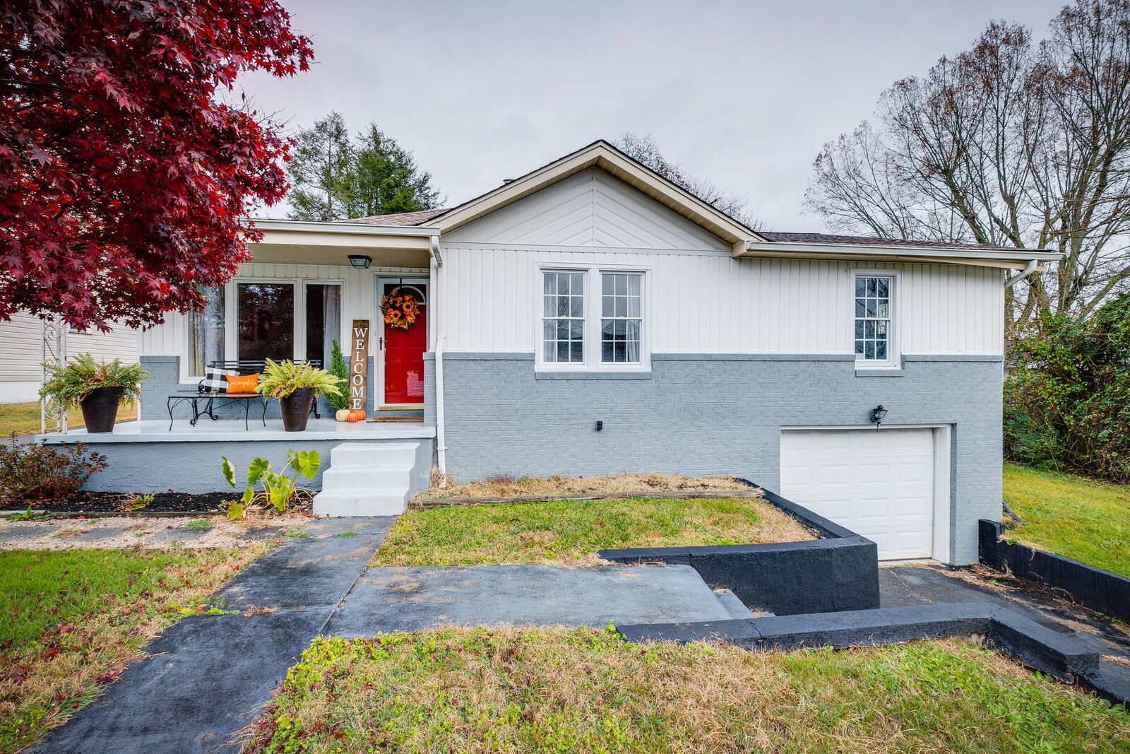 Property Photo: 210 Kaywood Avenue TN 37645