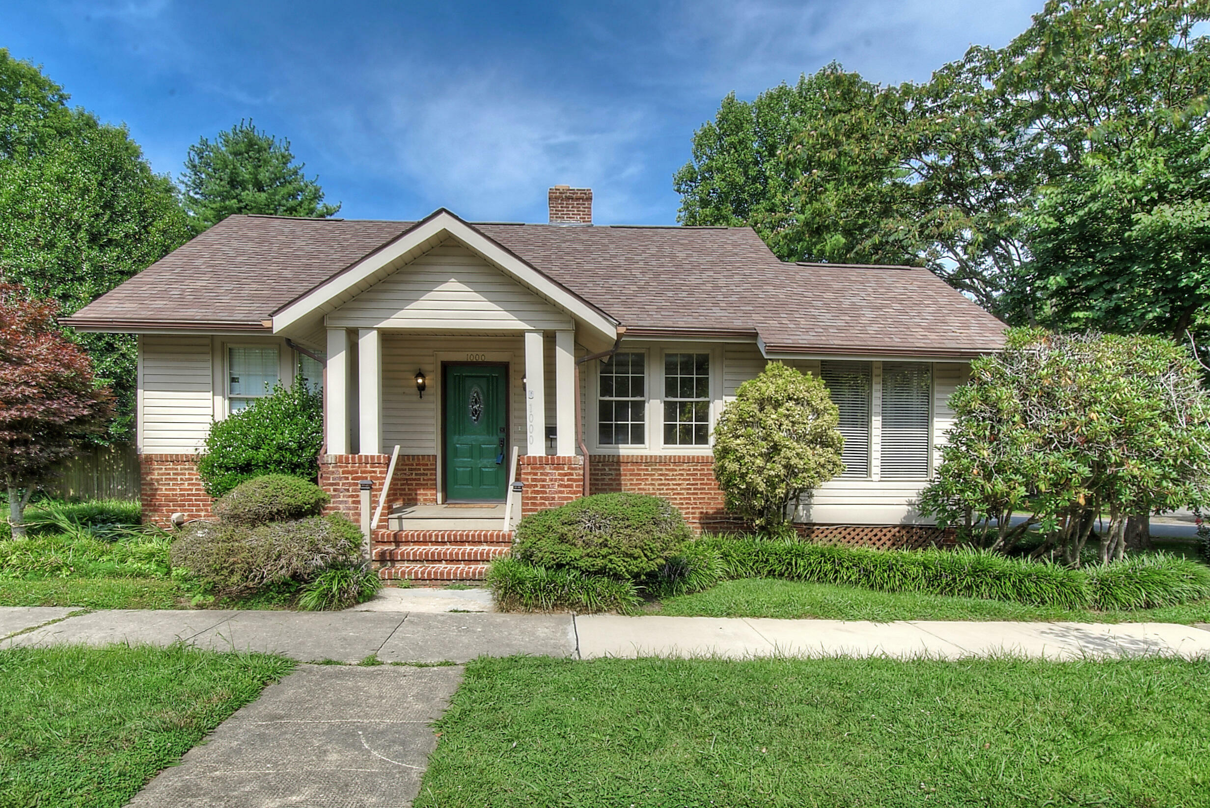 Property Photo:  1000 Southwest Avenue  TN 37604 