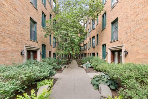 Property Photo: 7738 N Eastlake Terrace 1W IL 60626