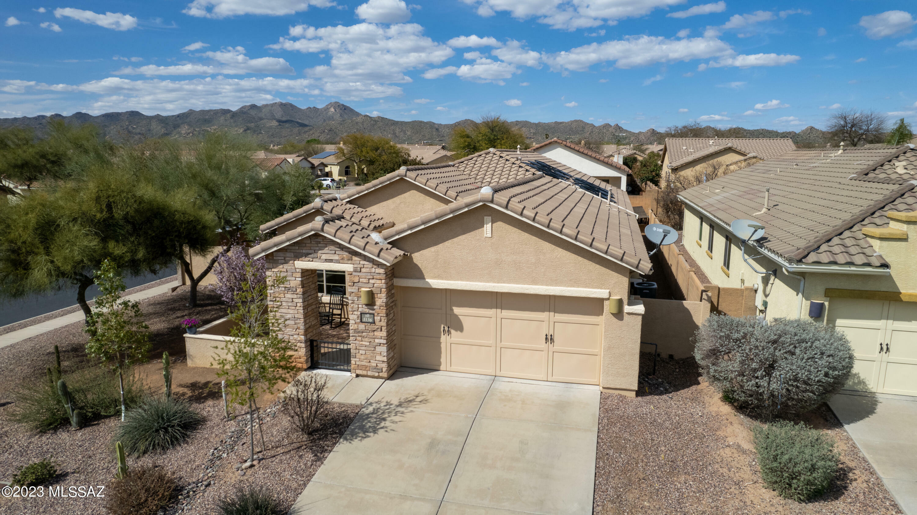 Property Photo:  1136 W Montelupo Drive  AZ 85737 