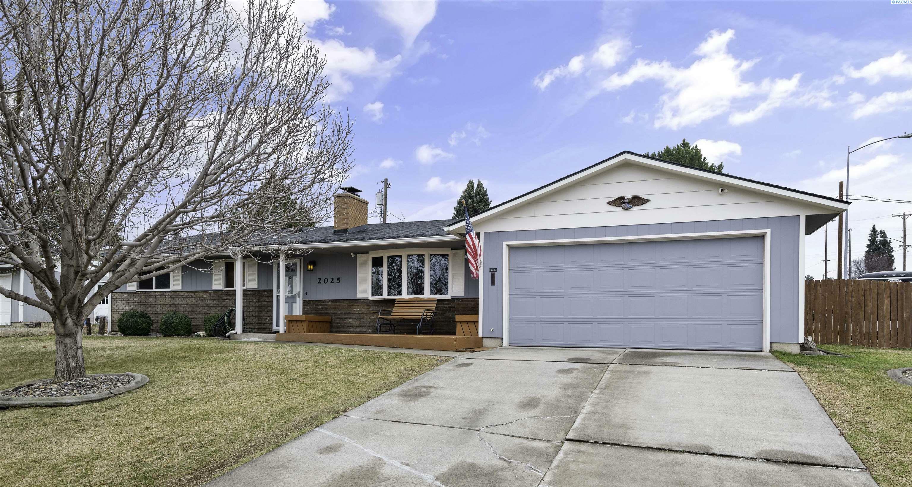 Property Photo: 2025 W 9th Avenue WA 99336