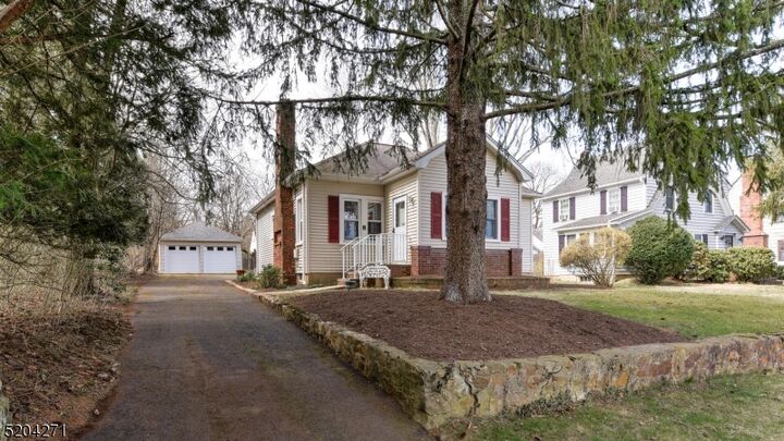 8 Valley View Ave  Peapack Gladstone Boro NJ 07934 photo