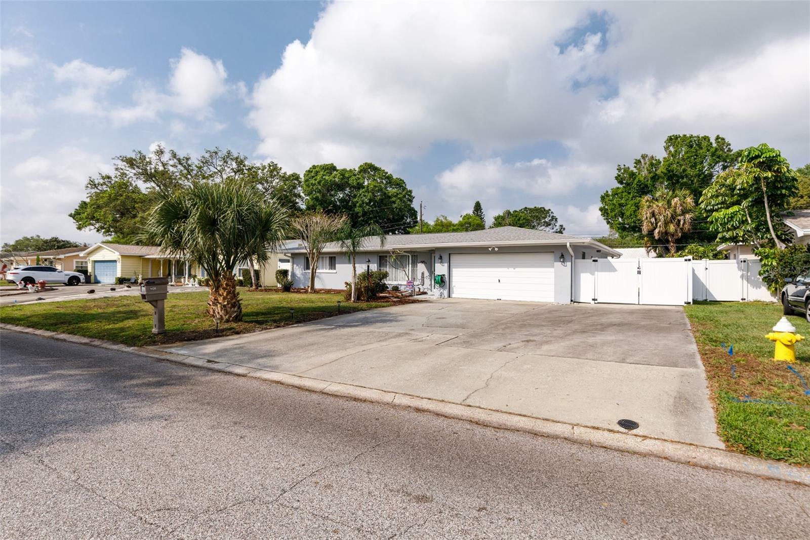 Property Photo:  1438 Eastfield Drive  FL 33764 