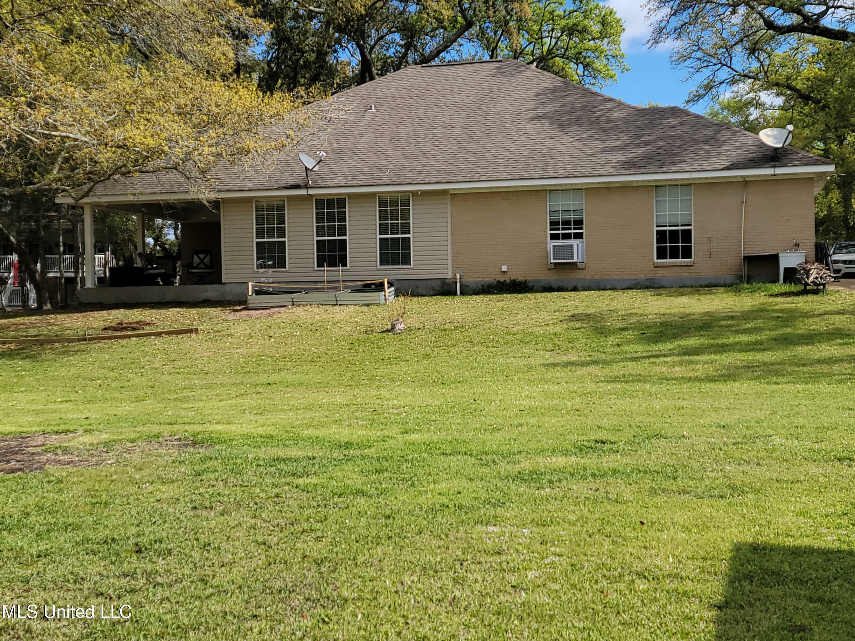 Property Photo:  2521 Orrell Drive  MS 39553 