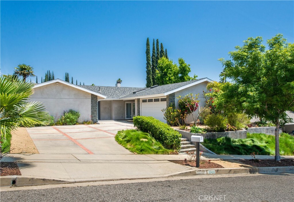 22431 De Grasse Drive  Calabasas CA 91302 photo