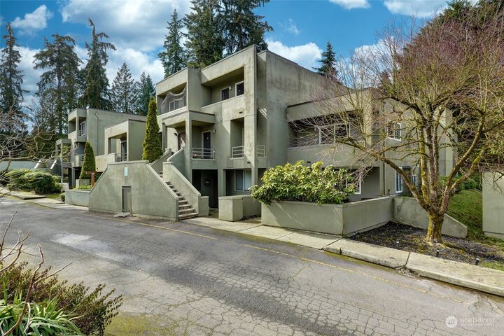 Property Photo: 17001 Inglewood Road NE N208 WA 98028