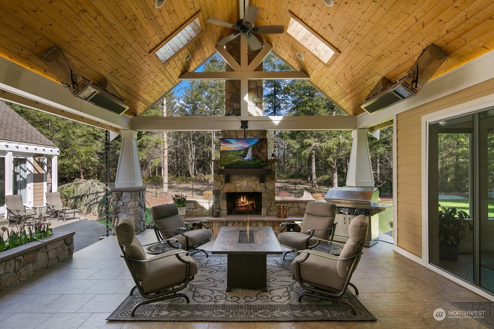 Property Photo: 16738 SE 328th Place WA 98092