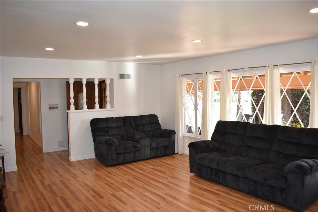 Property Photo:  9425 Dacosta Street  CA 90240 