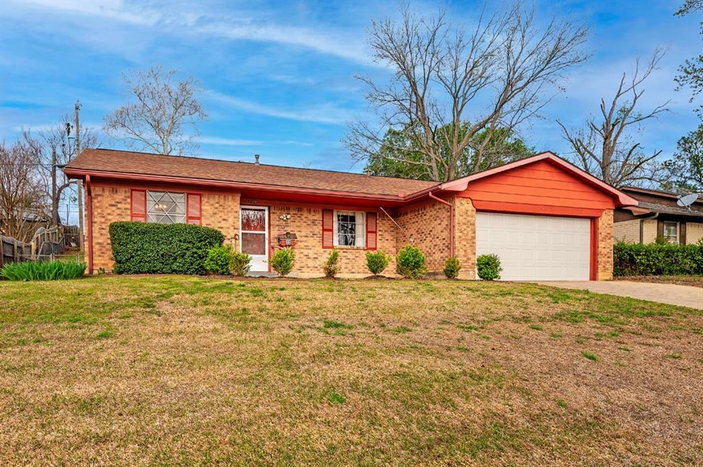 Property Photo:  209 Ross Avenue  TX 75020 