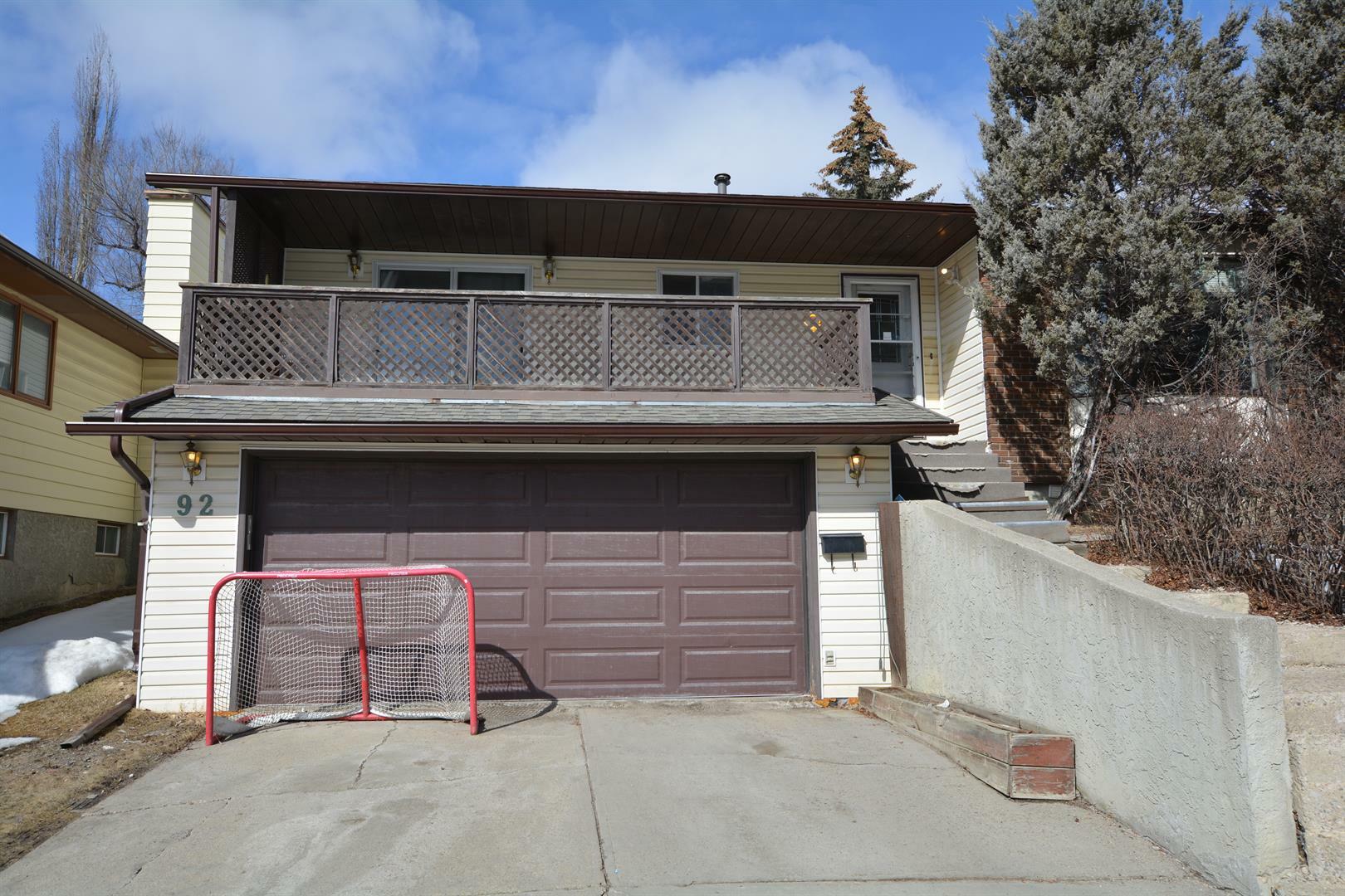 92 Edgewood Drive NW  Calgary AB T3A2T5 photo